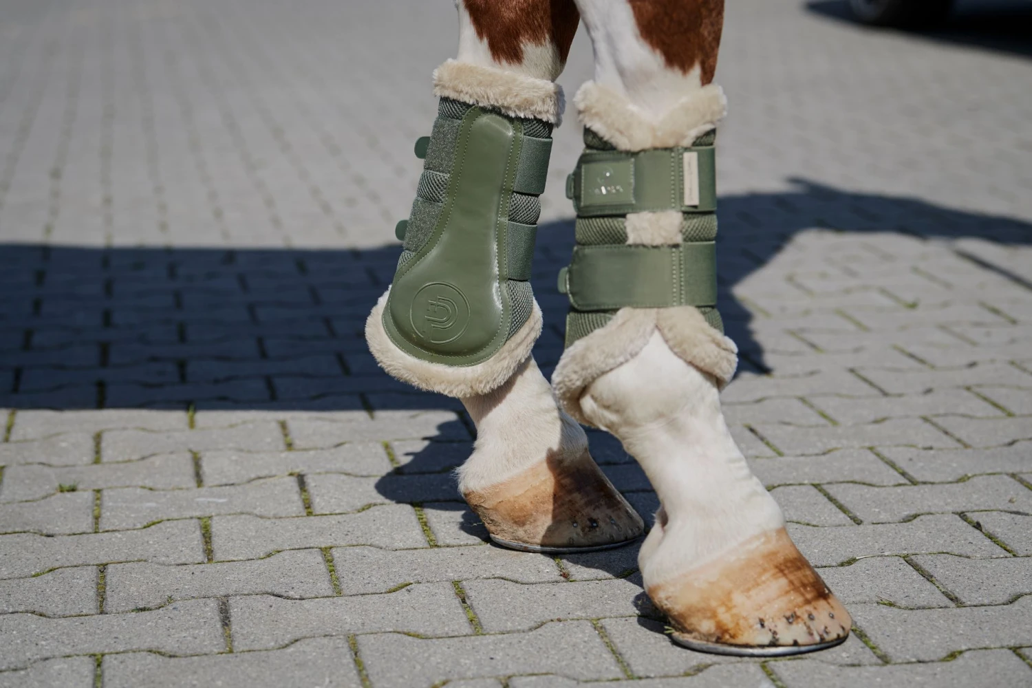 Eskadron Tendon Boots Mesh Fauxfur Platinum 22 Ash Green 2 Eskadron Tendon Boots Mesh Fauxfur Platinum 22 Ash Green - Image 2