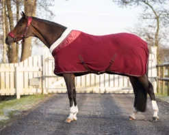 QHP Fleece Rug Gloss Burgundy